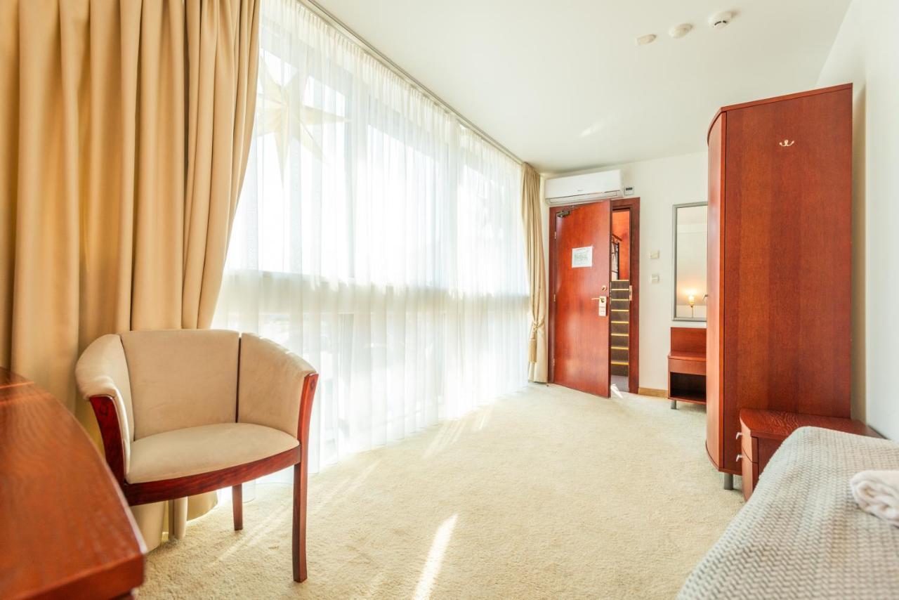 Hotel Meduna 德拉肯恩凯 外观 照片
